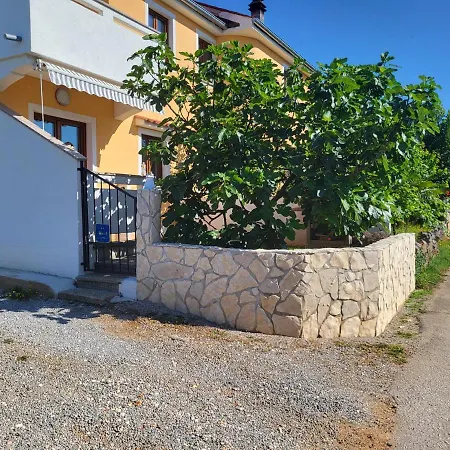 Luna Apartment