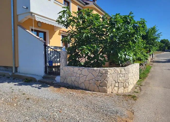 Luna Apartment